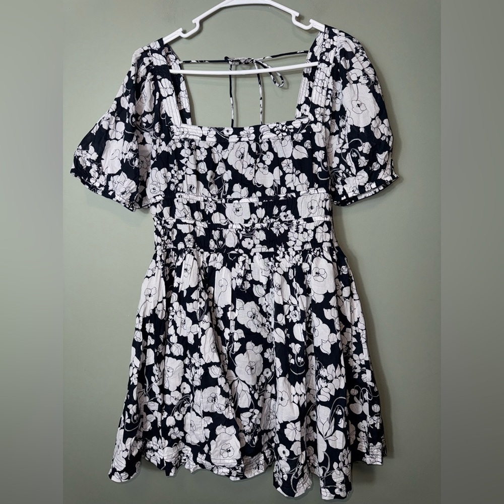 AE77 Women’s Navy/white Mini Dress NWT Medium Smocked Waist Tie Back